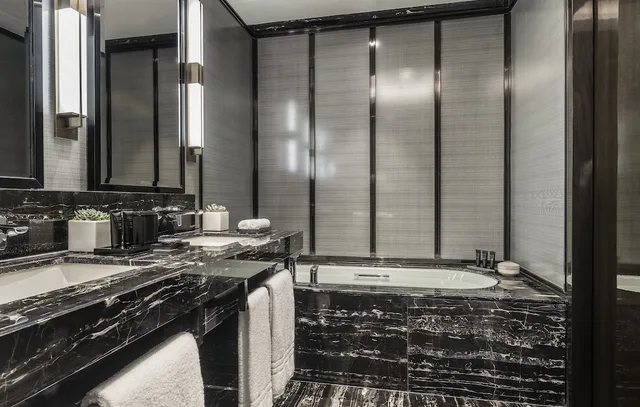 2 Bedrooms, Park, Apartment, King and Queen Bed, with View، Four Seasons Hotel Kuala Lumpur 2/2