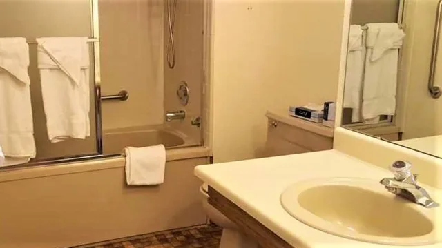 شقة سكنية بسريرين منفصلين وسرير كينج بغرفتي نوم مع أريكة، Twin Rivers Condominiums by Alderwood Colorado Management 5/7