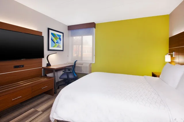 غرفة قياسية بسرير كينج، Holiday Inn Express Fairfax - Arlington Boulevard 3/10
