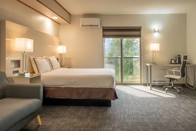 غرفة بسرير كوين لذوي الإعاقة، Quality Inn Sunshine Suites Terrace 1/8