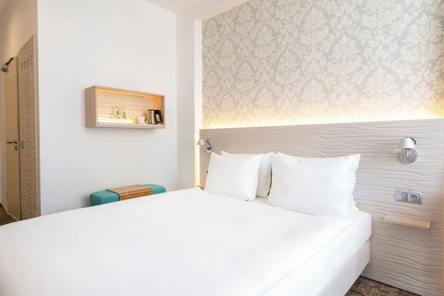 Standard, Double Bed, Metropol Hotel Warsaw 3/9