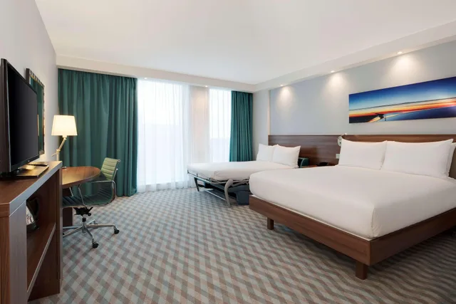 غرفة قياسية بسريرين منفصلين، Hampton By Hilton London Stansted Airport 1/3