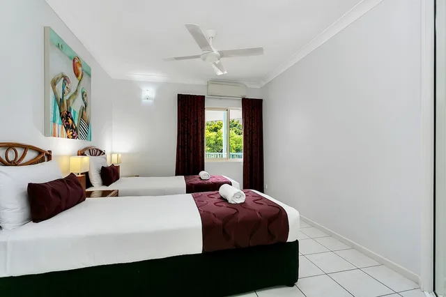 شقة سوبيريور بإطلالة على البحر بغرفتي نوم، Beachfront Apartments On Trinity Beach 1/4