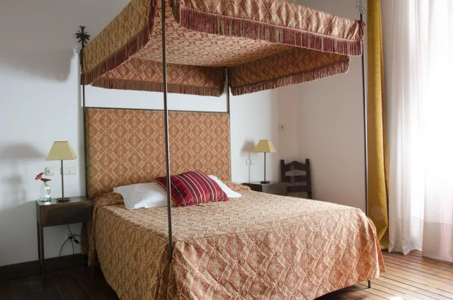 Room, Triple, 1 Queen and 1 Single Bed, PALACIO REJADORADA 2/5