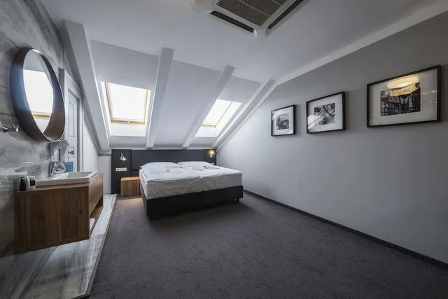 غرفة قياسية بسرير كوين، Hotel Noir 6/10