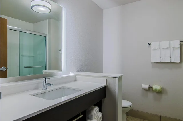 Xtra Space, Standard, King Bed، Holiday Inn Express And Suites Atchison 7/8