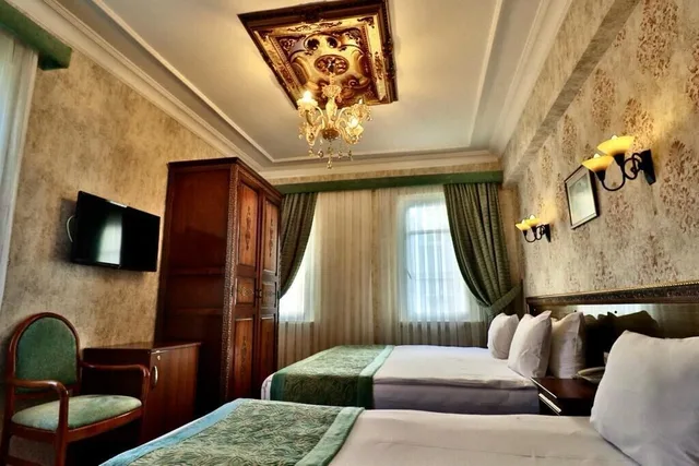 غرفة سوبيريور ثلاثية بسرير كوين وسرير فردي بإطلالة على البحر، Blue House Hotel 1/5
