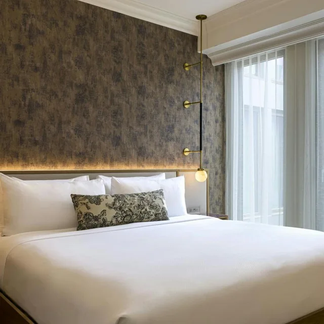 جناح بسرير كينج بغرفة نوم واحدة مع أريكة، Canal House of Georgetown, a Tribute Portfolio Hotel 1/3