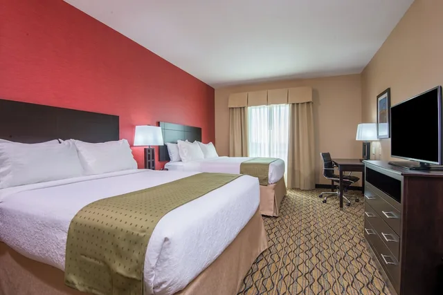 غرفة قياسية بسريرين كوين، Holiday Inn Salina 2/3