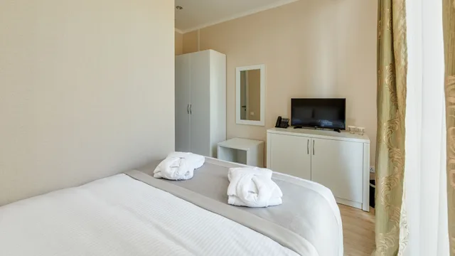 غرفة مفردة بسرير كوين، Lisi Hills Hotel 2/4