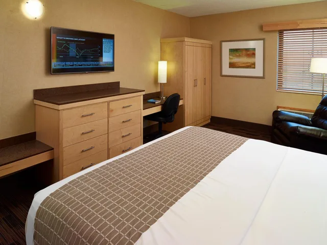 غرفة ديلوكس بسرير كينج، Livinn Hotel Cincinnati North Sharonville 5/9