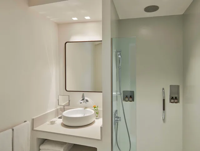 Deluxe, Double Bed, Bay View، Baia di Chia Resort Sardinia, Curio Collection by Hilton 5/5