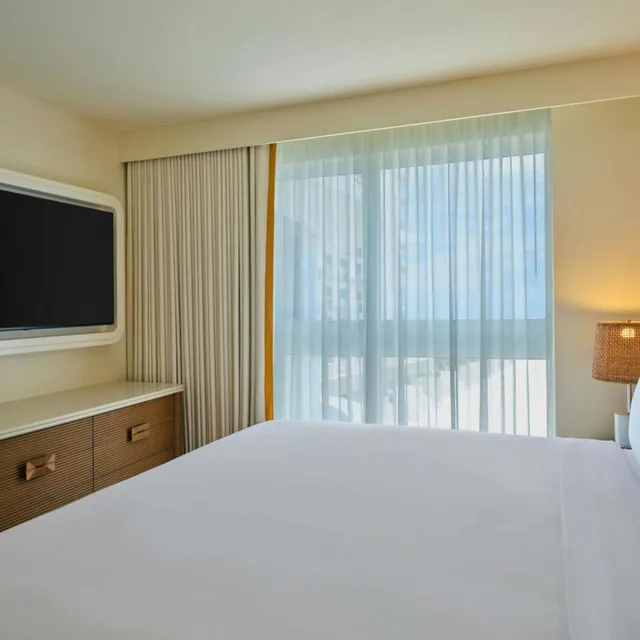 جناح بسرير كينج بإطلالة على المدينة بغرفة نوم واحدة، Royal Palm South Beach Miami, a Tribute Portfolio Resort 3/7