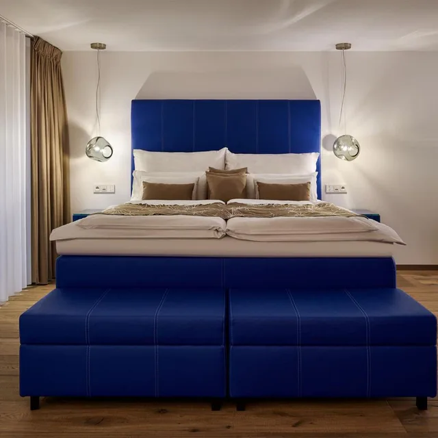 جناح رئاسي، Hotel Passage 4/10