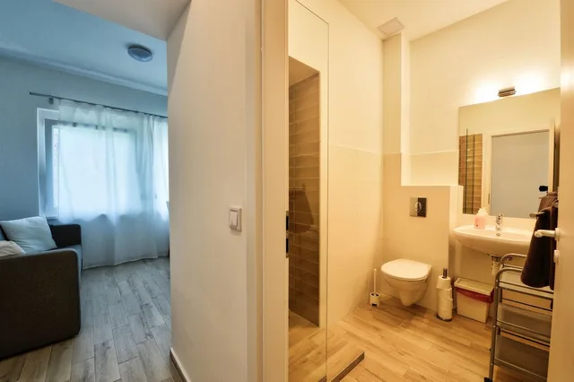 شقة بريميوم بسرير كوين بشرفة بغرفة نوم واحدة مع أريكة، Villa Oliver 2 7/7