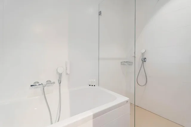 جناح، Hotel Maassluis 8/10
