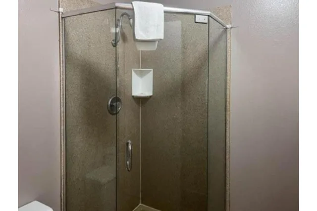 غرفة بسرير كينج للمدخنين، Motel6 Riviera Beach, FL 8/8