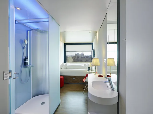 Room, King Bed, High Floor, Citizenm Tower Of London 5/6