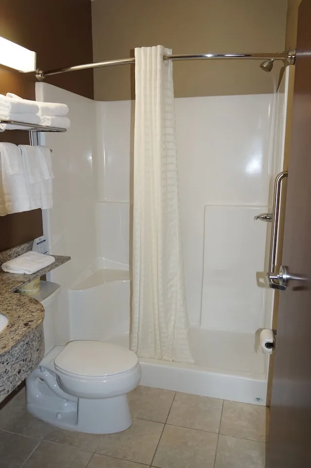 غرفة بسرير كوين، Microtel Inn Suites By Wyndham Cambridge 3/4