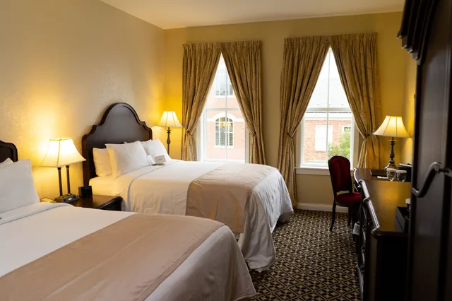 Superior, 2 Queen Beds, The Mount Vernon Grand Hotel 2/3