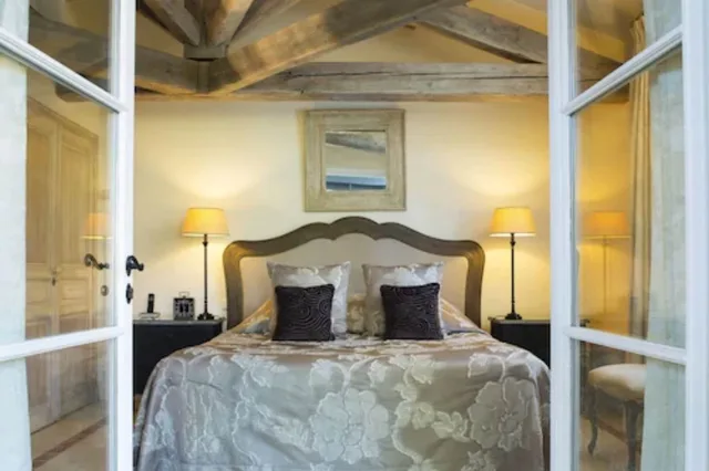 غرفة بسرير كوين بإطلالة على الحديقة، La Bastide de Saint Tropez 8/10