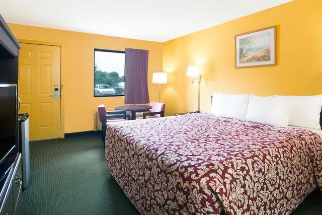 غرفة بسرير كينج لذوي الإعاقة، Days Inn By Wyndham Camilla 1/2