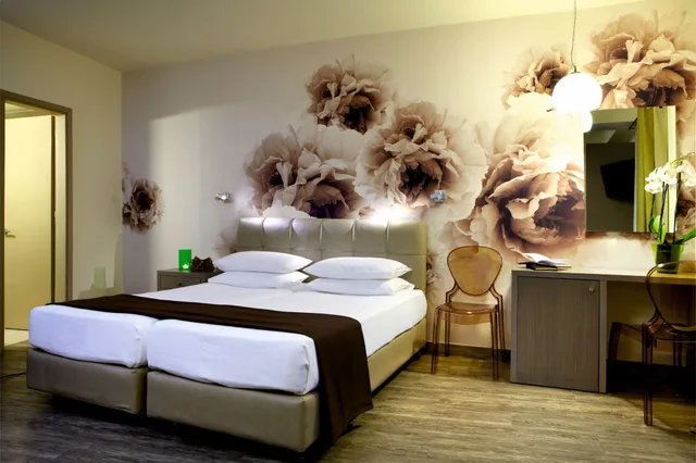 Family, Queen Bed, Lateral Side Sea View, 2 Sofa, Mouikis Hotel Kefalonia 3/3