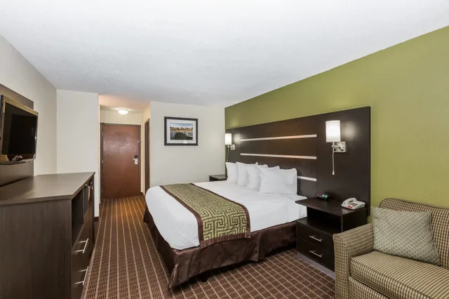 غرفة قياسية بسرير كينج، Baymont By Wyndham Louisville South I 65 3/7