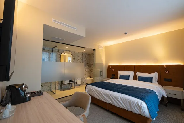 جناح بسرير كينج بشرفة مع أريكة، The Liman Hotel 2/7