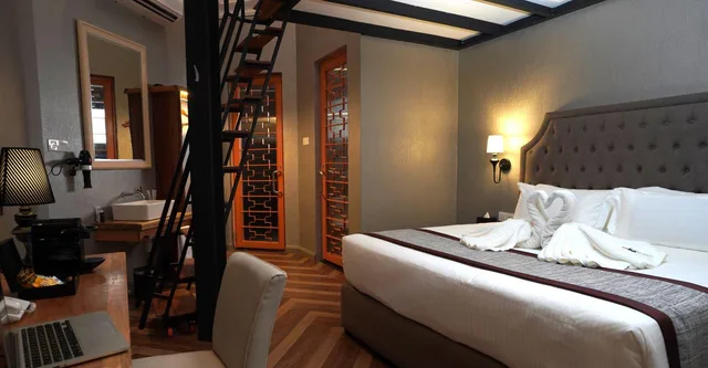 Mozart, Loft, 1 Queen and 1 Single Bed، 1969 Business Suites @ Ipoh Garden 1/2