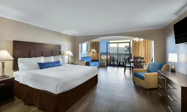 غرفة بسرير كينج بإطلالة على البحر، The Caravelle Resort 1/1