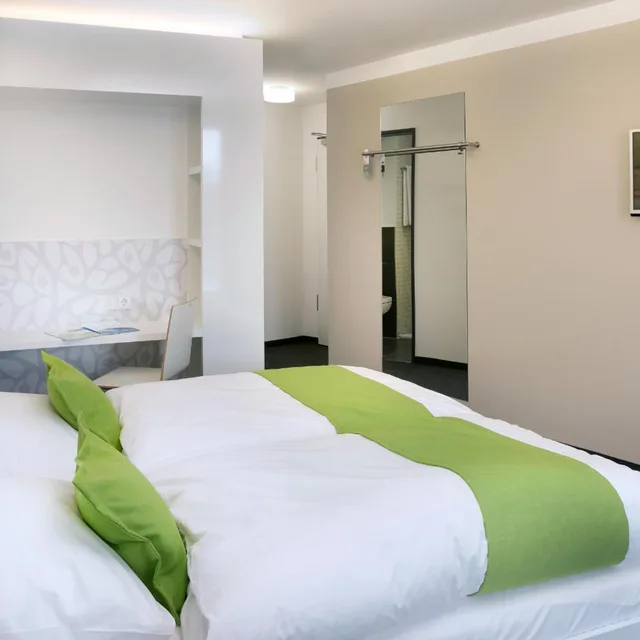 غرفة عائلية بسرير كينج، MARA Hotel 2/9