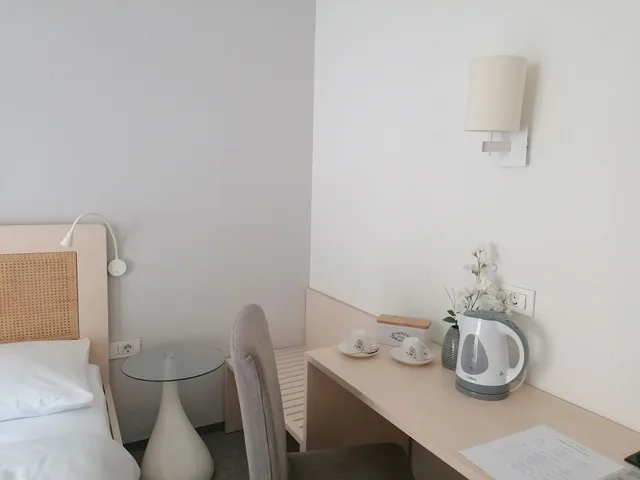 غرفة بريميوم بسريرين منفصلين بغرفة نوم واحدة، ART HOTEL 4/4