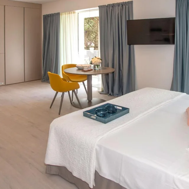 جناح جونيور، Hotel President Lignano 2/6