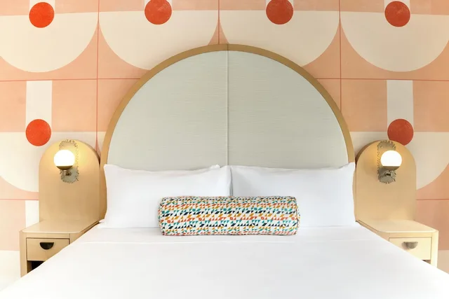 غرفة بسرير كينج بإطلالة على البحر، Waldorf Towers South Beach 4/5