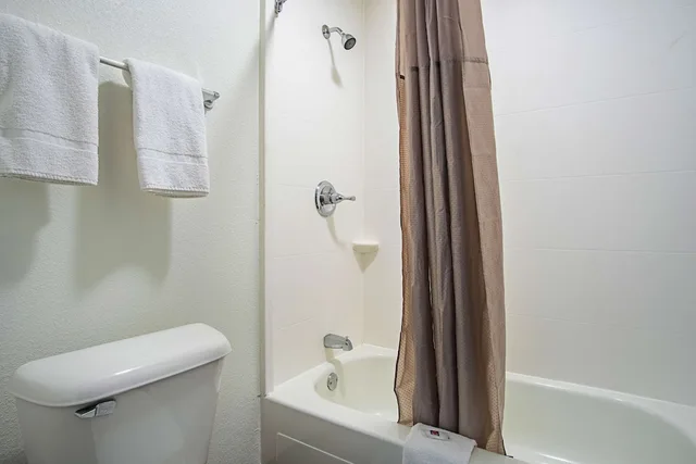 Deluxe, Suite, King Bed, Hot Tub, Motel6 Manchester, TN 2/2