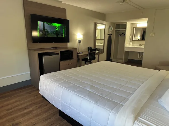 غرفة سوبيريور بسرير كينج، New Bedford Inn Suites 3/5