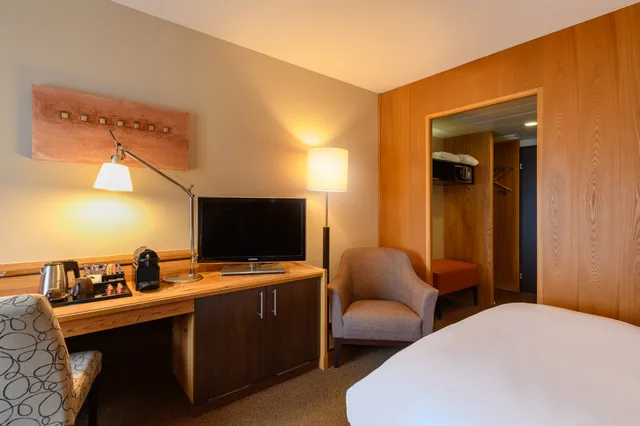 غرفة قياسية بسرير مزدوج، Movenpick Hotel Egerkingen 2/4