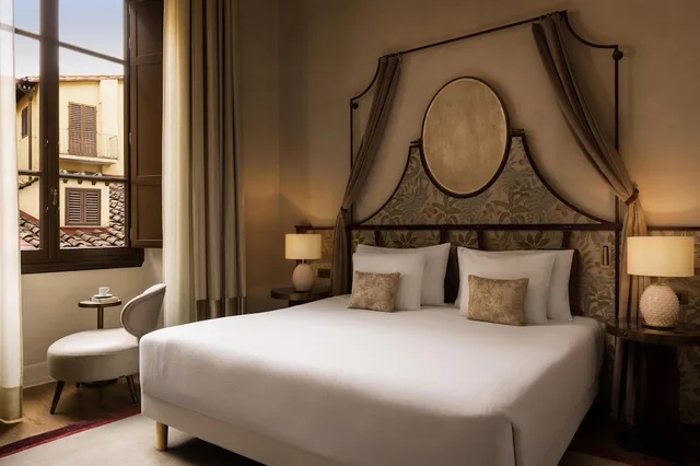 Fresco, Suite, Double Bed, Sofa، NH Collection Firenze Porta Rossa 1/3