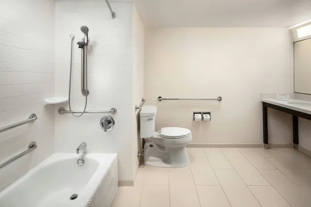 Room, King Bed, Fairfield Inn By Marriott Anaheim Resort 8/10