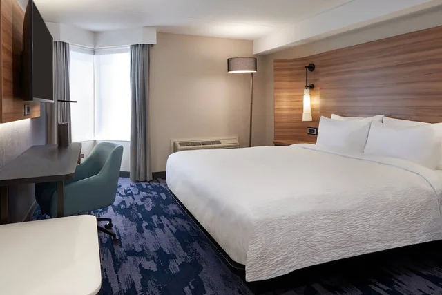 غرفة بسرير كينج لذوي الإعاقة، Fairfield Niagara Falls Canada 1/4