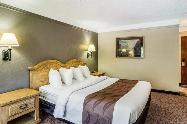 غرفة بسرير كينج لذوي الإعاقة، Quality Inn Buffalo WY 2/4