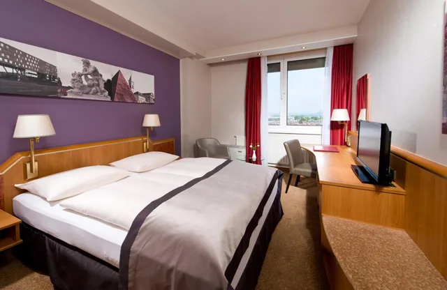 Comfort, King Bed, LEONARDO HOTEL KARLSRUHE 1/10