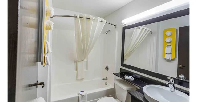 غرفة بسرير كينج، Motel6 Macon, GA 5/5