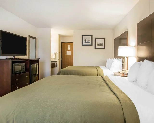 غرفة قياسية بسريرين كوين، Quality Inn St. Mary's, OH 1/2
