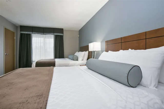 Suite, 2 Queen Beds, Sofa, Best Western Plus Blaine At The National Sports Center 6/8