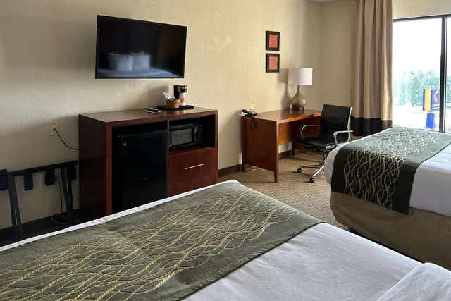 غرفة بسريرين كوين، Comfort Inn & Suites Rogersville 8/10