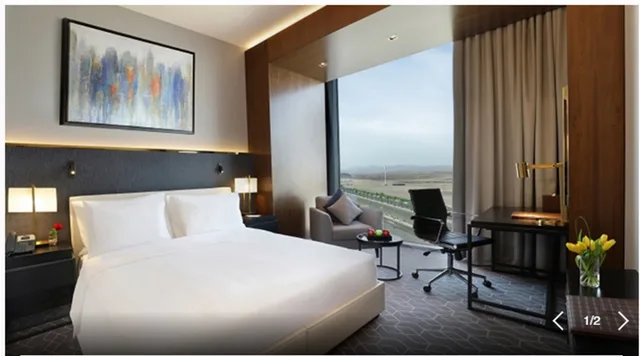 Superior Room with One King Bed، ميلينيوم مطار المدينة(Millennium Madinah Airport) 1/2