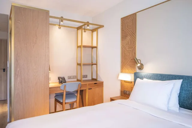 Premium, King Bed, Ocean View, High Floor, Radisson Hotel Saint-Denis, La Reunion 5/10