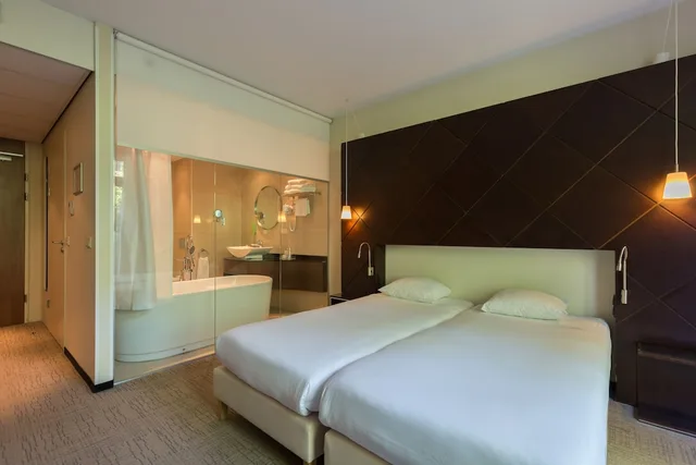 غرفة كومفورت بسريرين منفصلين بحوض استحمام، GOLDEN TULIP JAGERSHORST EINDHOVEN 3/4